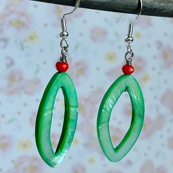 Green Mother of Pearl Beaded Dangle Drop Earrings 2 ¼” NEW - Picture 2 of 3